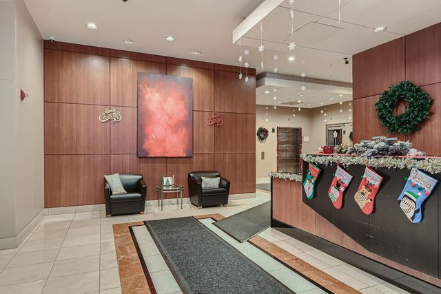 330 W GRAND Avenue 1202, Chicago, IL 60654