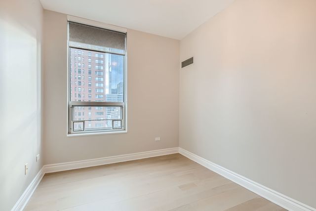 330 W GRAND Avenue 1202, Chicago, IL 60654