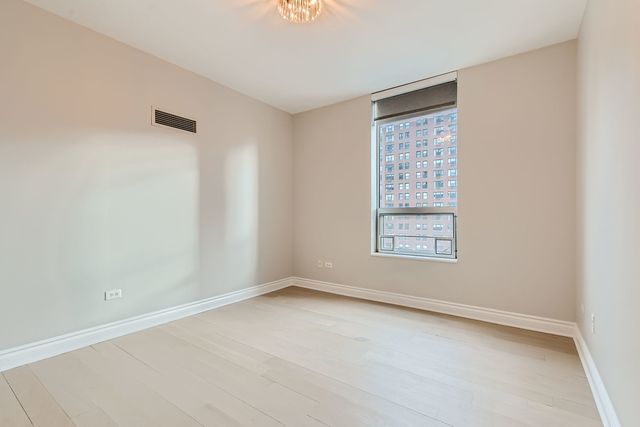 330 W GRAND Avenue 1202, Chicago, IL 60654