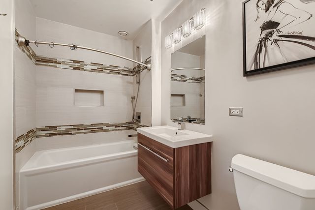 330 W GRAND Avenue 1202, Chicago, IL 60654