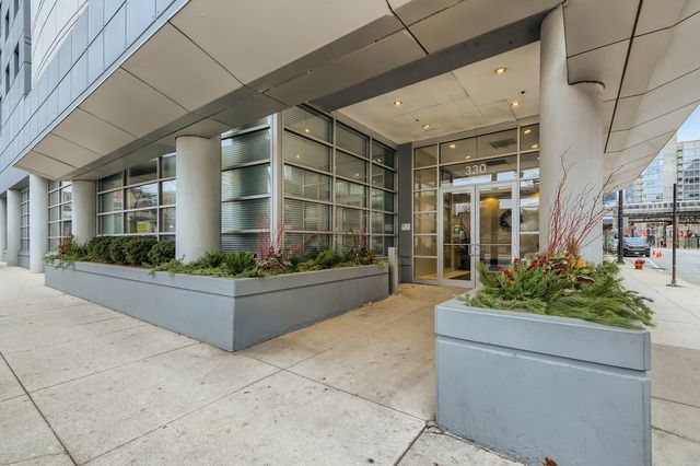330 W GRAND Avenue 1202, Chicago, IL 60654