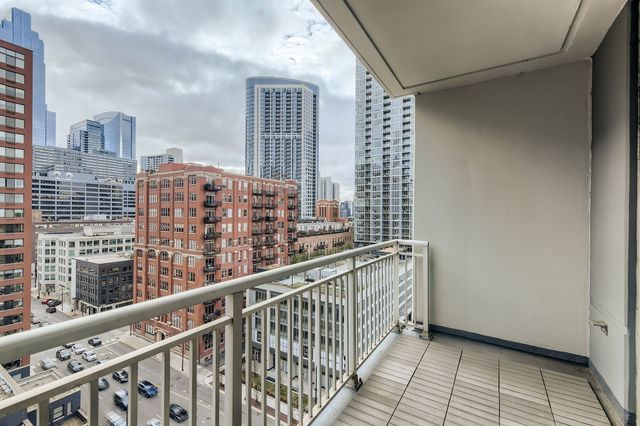 330 W GRAND Avenue 1202, Chicago, IL 60654