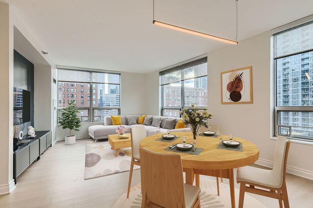 330 W GRAND Avenue 1202, Chicago, IL 60654