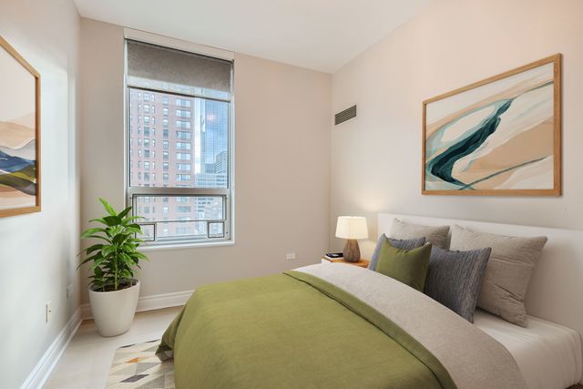 330 W GRAND Avenue 1202, Chicago, IL 60654