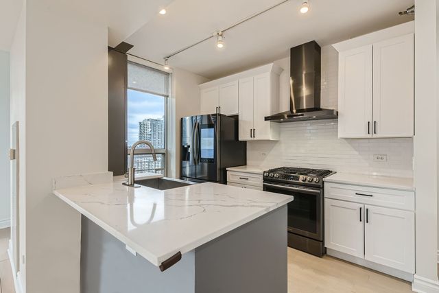 330 W GRAND Avenue 1202, Chicago, IL 60654