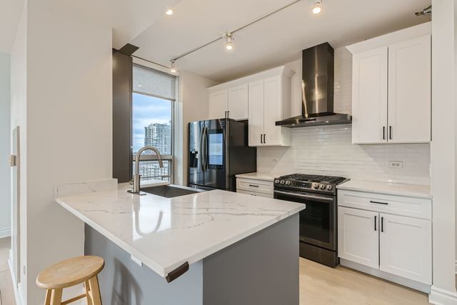 330 W GRAND Avenue 1202, Chicago, IL 60654
