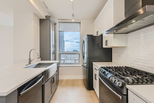 330 W GRAND Avenue 1202, Chicago, IL 60654