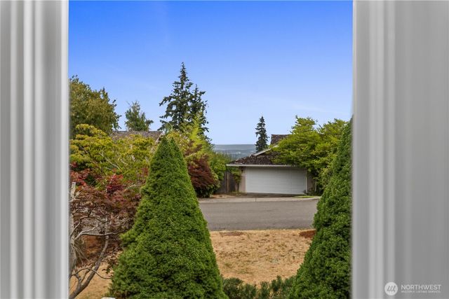 14115 SE 45th Street, Bellevue, WA 98006