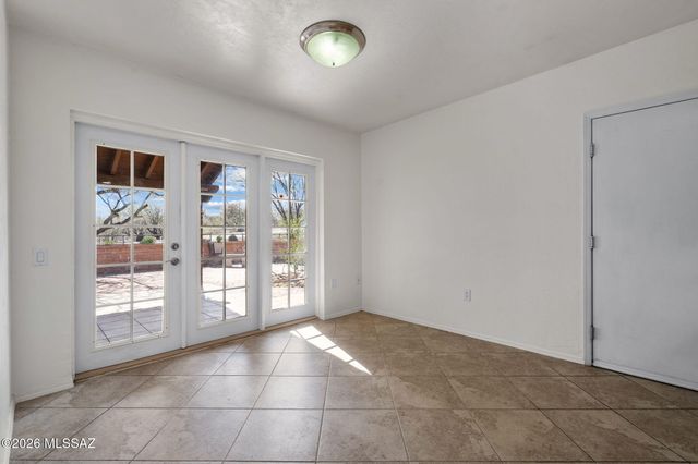 3910 S Via Del Ruisenor, Green Valley, AZ 85622