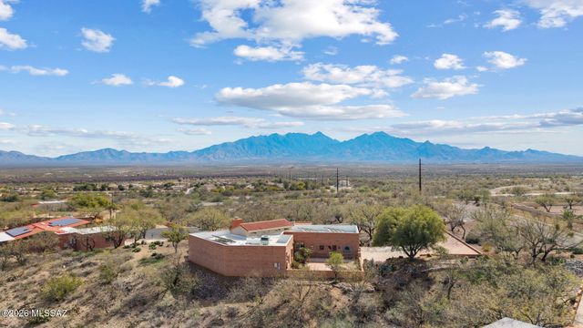 3910 S Via Del Ruisenor, Green Valley, AZ 85622