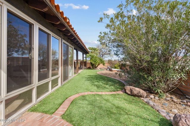 3910 S Via Del Ruisenor, Green Valley, AZ 85622