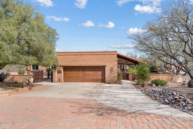 3910 S Via Del Ruisenor, Green Valley, AZ 85622