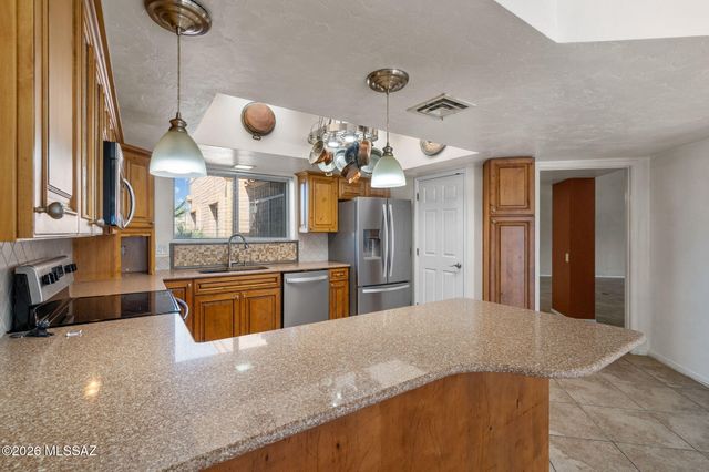 3910 S Via Del Ruisenor, Green Valley, AZ 85622