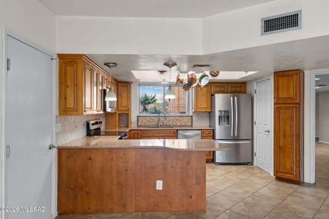 3910 S Via Del Ruisenor, Green Valley, AZ 85622