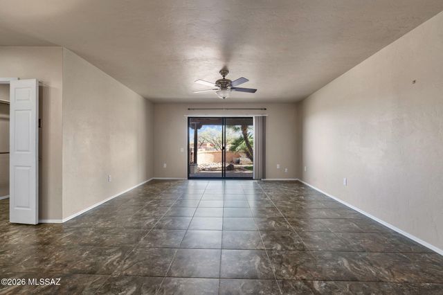 3910 S Via Del Ruisenor, Green Valley, AZ 85622
