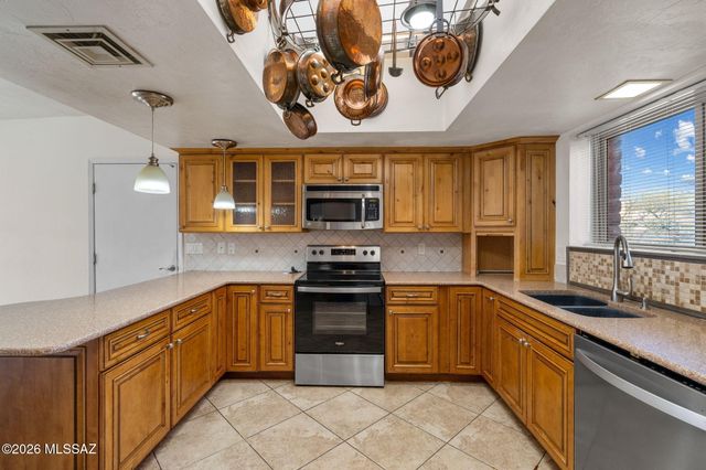 3910 S Via Del Ruisenor, Green Valley, AZ 85622