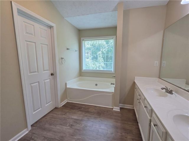 2095 Oakpointe Court, Buford, GA 30519