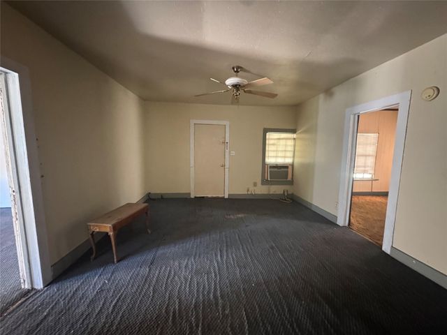 813 E Canal Road, Highlands, TX 77562