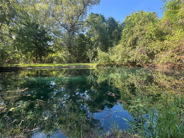 813 E Canal Road, Highlands, TX 77562