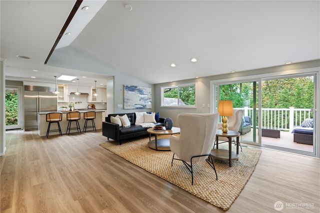 9726 SE 40th Street, Mercer Island, WA 98040