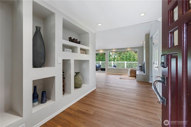 9726 SE 40th Street, Mercer Island, WA 98040