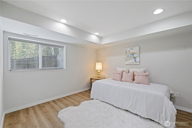 9726 SE 40th Street, Mercer Island, WA 98040