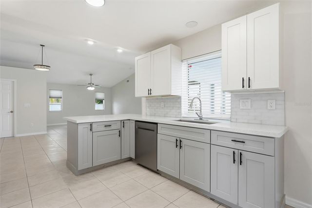 524 SE 8TH PLACE, Cape Coral, FL 33990
