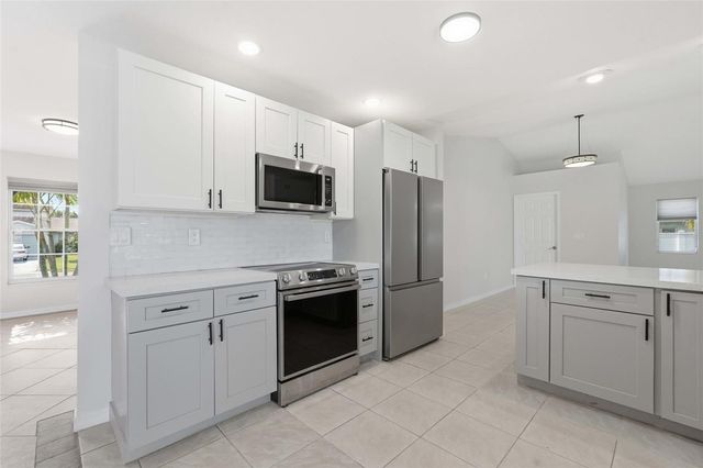 524 SE 8TH PLACE, Cape Coral, FL 33990