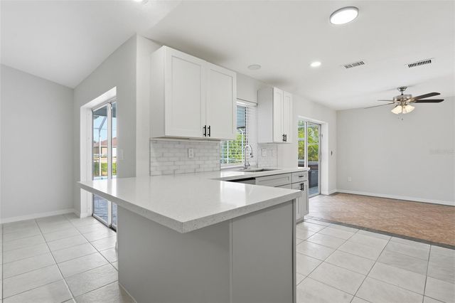 524 SE 8TH PLACE, Cape Coral, FL 33990