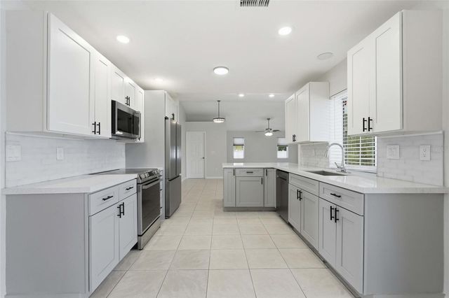 524 SE 8TH PLACE, Cape Coral, FL 33990