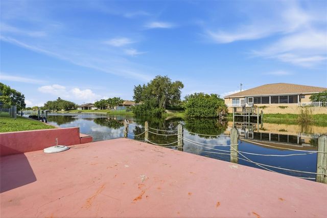 524 SE 8TH PLACE, Cape Coral, FL 33990