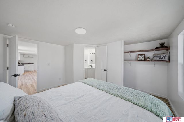 3724 NW Darkwood Court, Lincoln, NE 68521