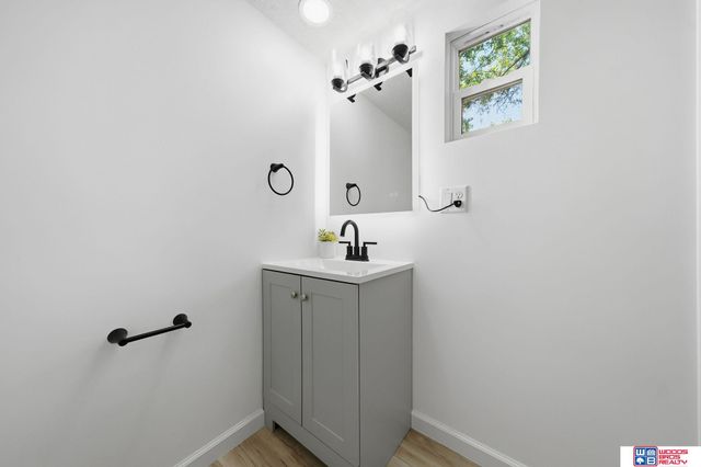 3724 NW Darkwood Court, Lincoln, NE 68521