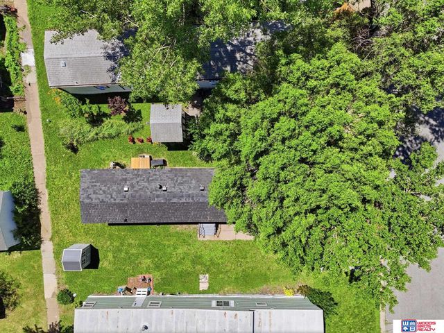 3724 NW Darkwood Court, Lincoln, NE 68521