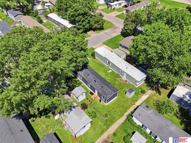 3724 NW Darkwood Court, Lincoln, NE 68521