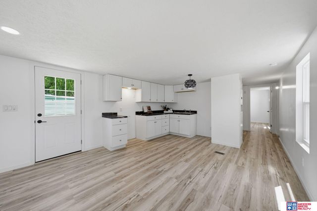 3724 NW Darkwood Court, Lincoln, NE 68521