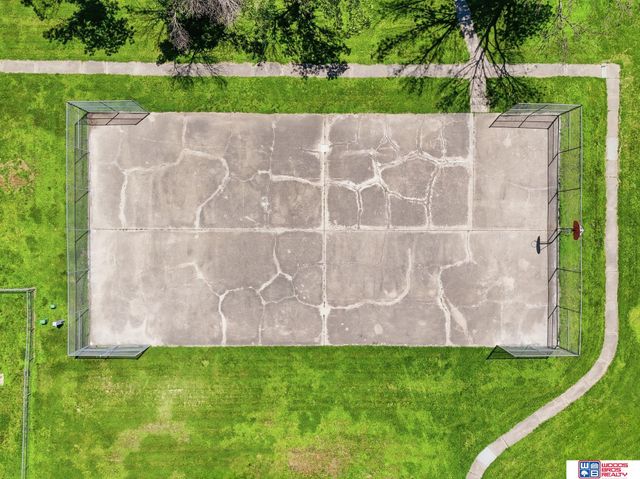 3724 NW Darkwood Court, Lincoln, NE 68521