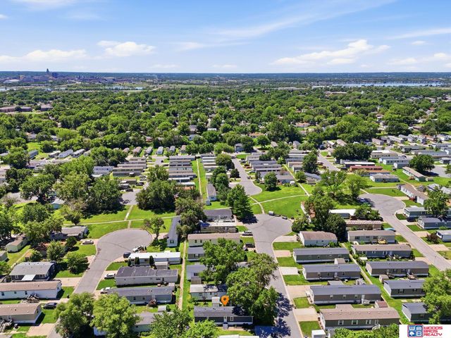 3724 NW Darkwood Court, Lincoln, NE 68521
