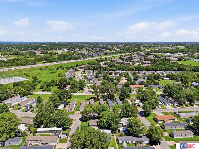 3724 NW Darkwood Court, Lincoln, NE 68521