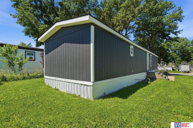 3724 NW Darkwood Court, Lincoln, NE 68521