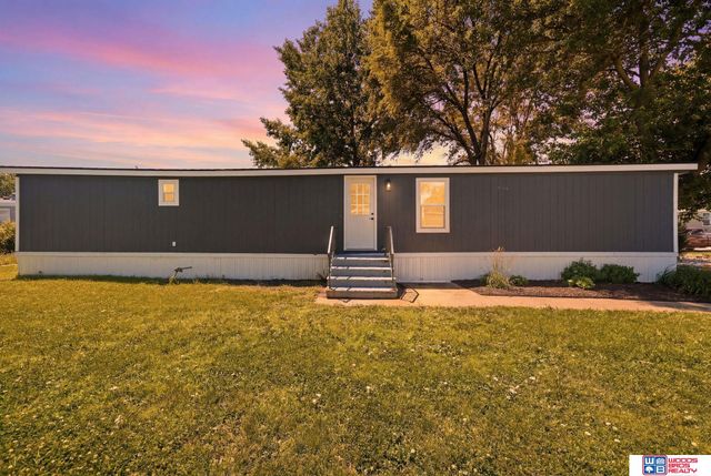 3724 NW Darkwood Court, Lincoln, NE 68521