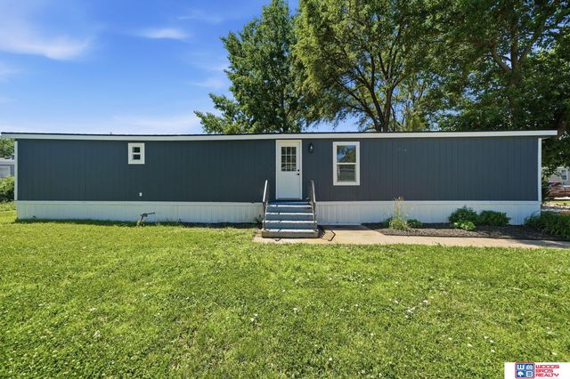 3724 NW Darkwood Court, Lincoln, NE 68521