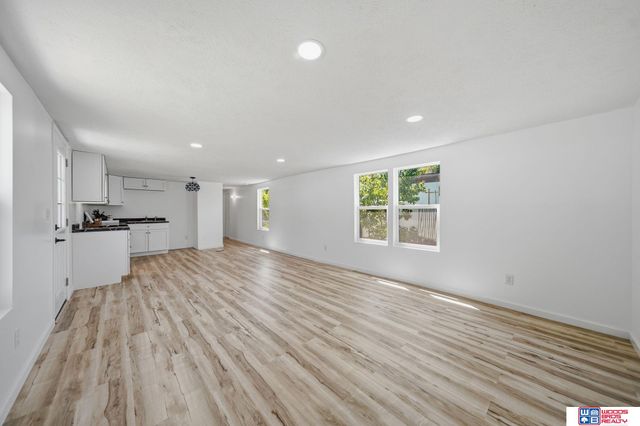 3724 NW Darkwood Court, Lincoln, NE 68521
