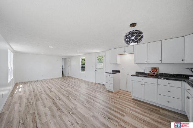 3724 NW Darkwood Court, Lincoln, NE 68521
