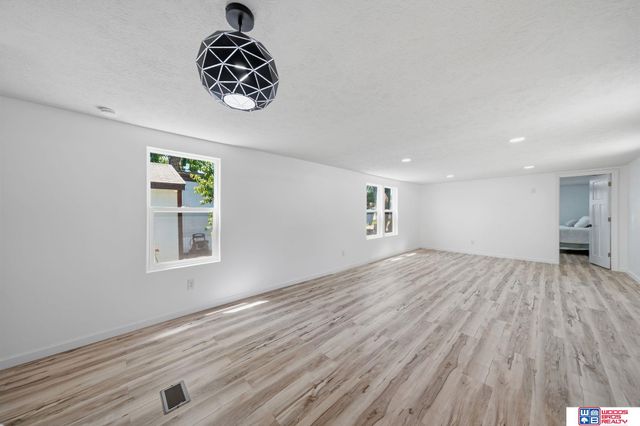 3724 NW Darkwood Court, Lincoln, NE 68521