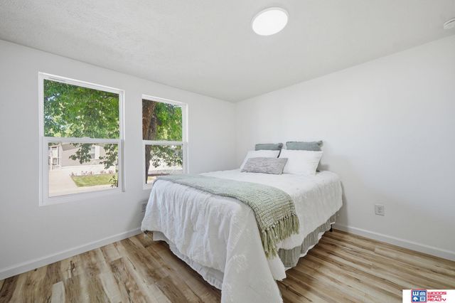 3724 NW Darkwood Court, Lincoln, NE 68521