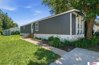 3724 NW Darkwood Court, Lincoln, NE 68521