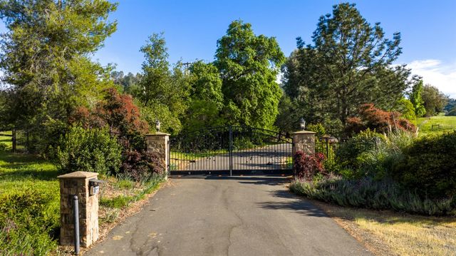 265 Grapevine Ravine Ln, Newcastle, CA 95658
