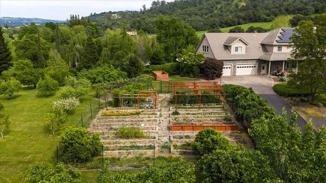 265 Grapevine Ravine Ln, Newcastle, CA 95658