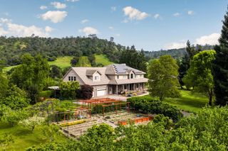 265 Grapevine Ravine Ln, Newcastle, CA 95658